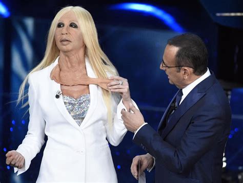 sanremo 2016 virginia raffaele donatella versace|Virginia Raffaele è Donatella Versace a Sanremo 2016 .